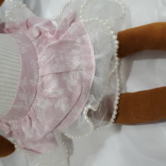 Pretty‎ brown skin Ballerina doll in pink white chiffon pearl trim dress - Picture 6 of 14